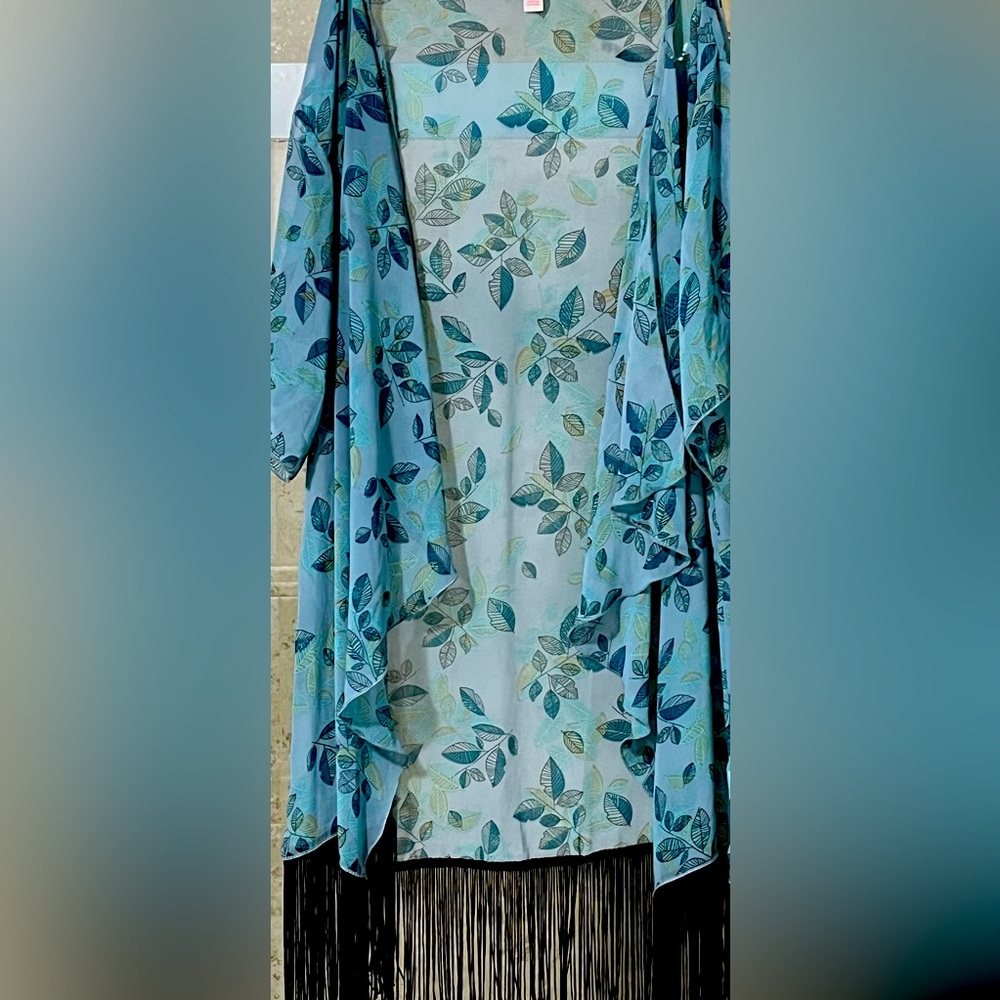 Lularoe Monroe kimono coverup blue chiffon, black accent leaf pattern, sz small